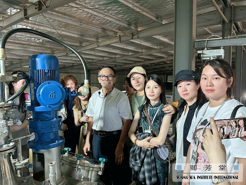 卿芳堂桂花芳香游學——精油工廠老廠長為大家講解蒸餾工藝